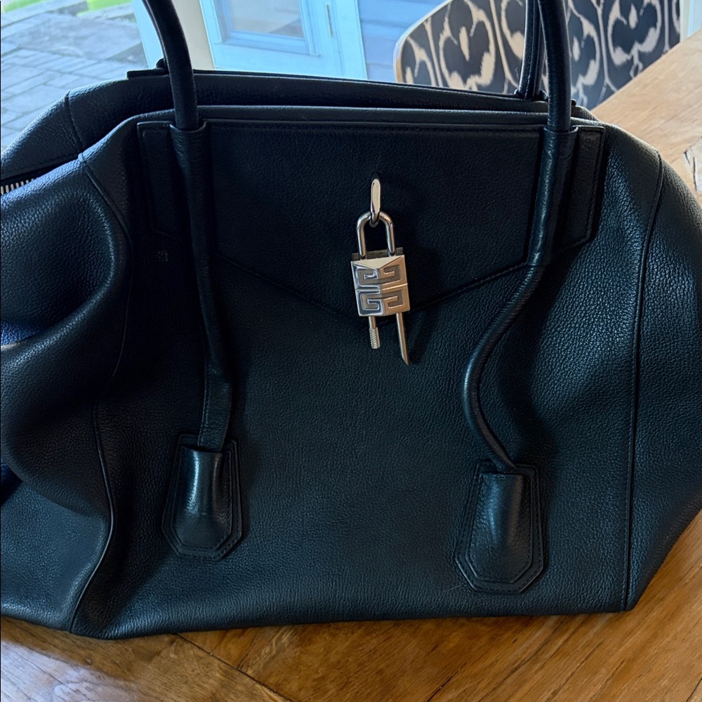 Givenchy medium Antigone soft lock bag